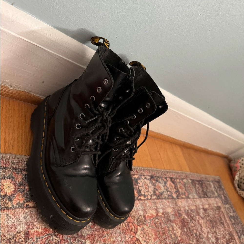 Jadon boot platform black boots by Doc Marten